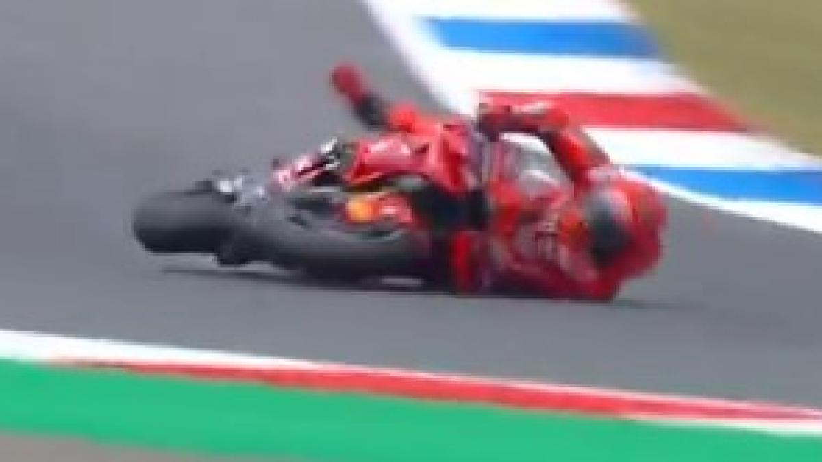 Imperturbabile Marc Marquez: prima la brutta caduta, poi si rialza e piazza il miglior tempo Imperturbabile Marc Marquez: prima la brutta caduta, poi si rialza e piazza il miglior tempo