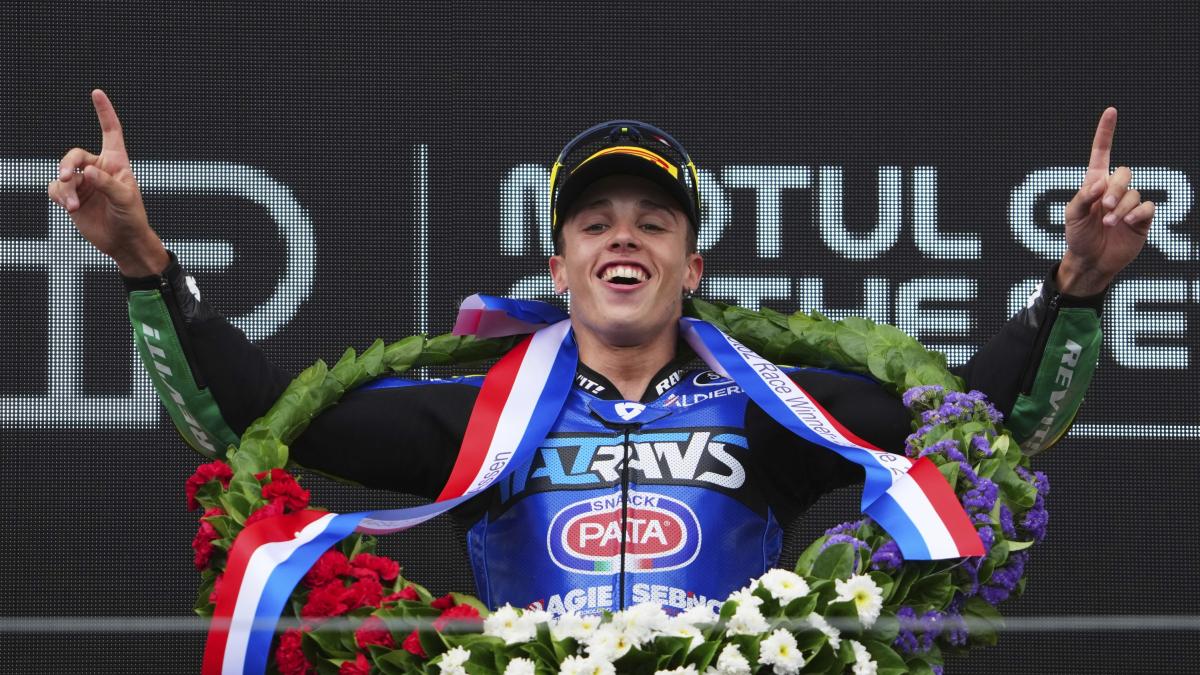 Moto2 Olanda, storico Moreira: batte Canet e fa esultare il Brasile. Gonzalez resta leader Moto2 Olanda, storico Moreira: batte Canet e fa esultare il Brasile. Gonzalez resta leader