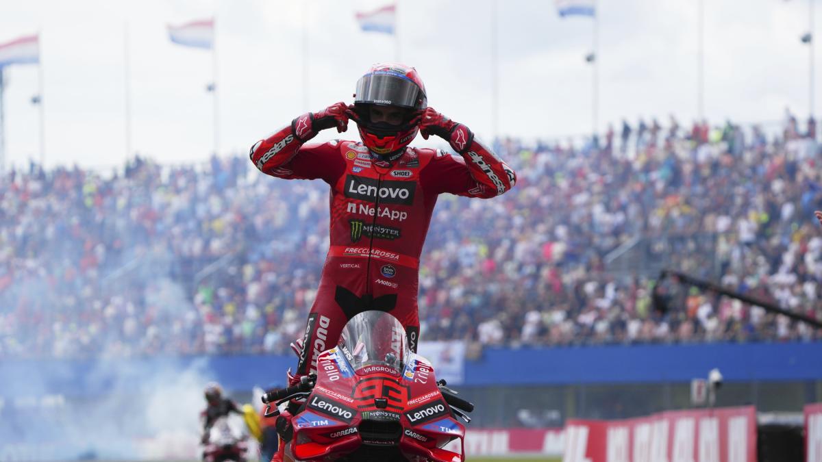 MotoGP, ad Assen è ancora Marquez show: Marc domina, poi Bezzecchi e Bagnaia. Cade Alex MotoGP, ad Assen è ancora Marquez show: Marc domina, poi Bezzecchi e Bagnaia. Cade Alex