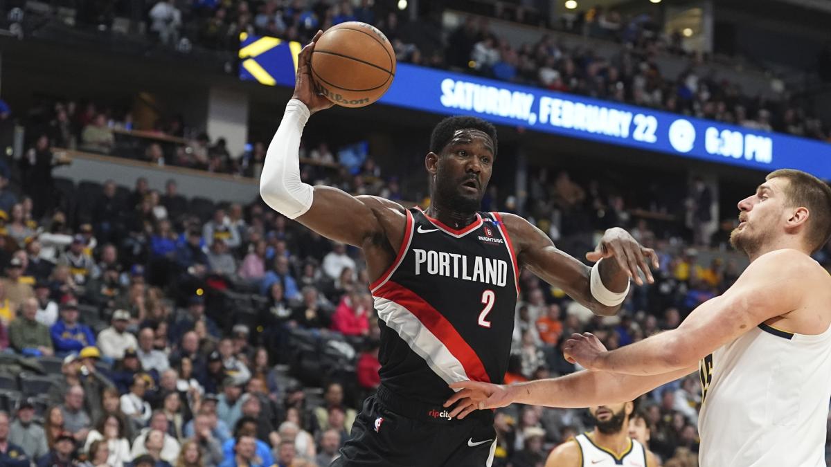 I Lakers fanno centro: ecco Ayton con un biennale da 16,6 milioni di dollari