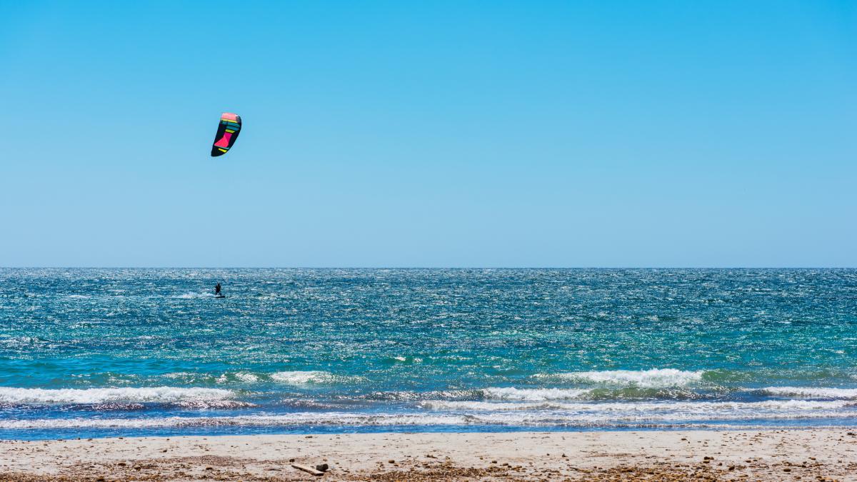 Le 10 migliori destinazioni estive dove praticare sport d’acqua in Italia