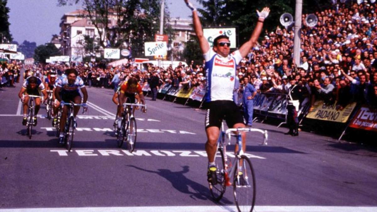 Bontempi: "Mi chiamavano Ciclone. Hinault mi tirò la volata e vinsi sugli Campi Elisi" Bontempi: "Mi chiamavano Ciclone. Hinault mi tirò la volata e vinsi sugli Campi Elisi"