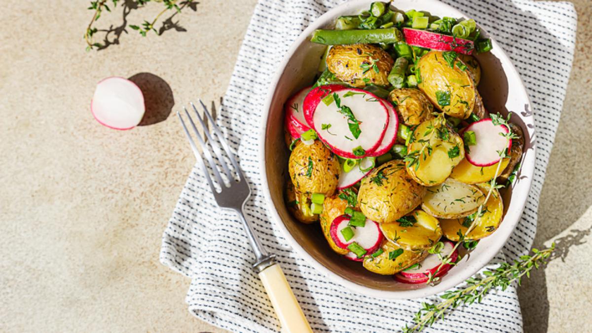 Insalata fredda di patate, 5 ricette da copiare Insalata fredda di patate, 5 ricette da copiare