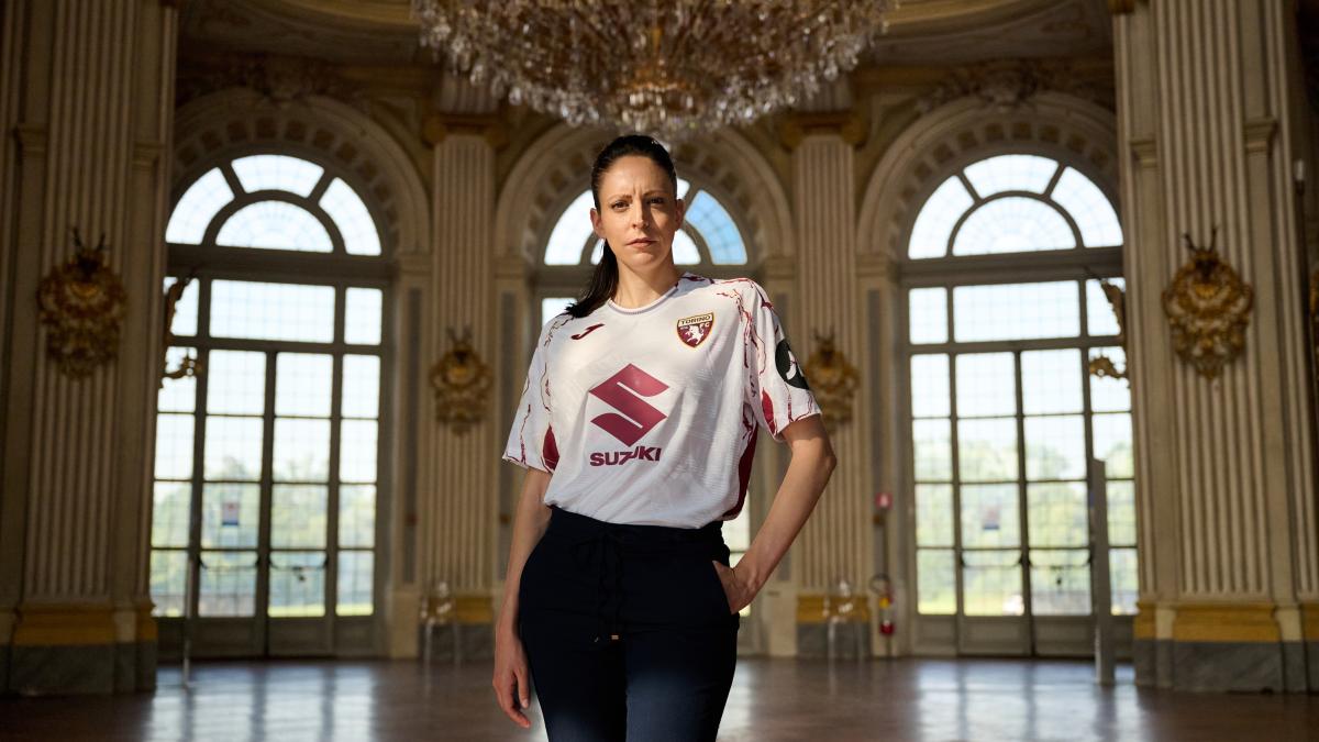 Torino, ecco la nuova maglia Away: rinnovata la partnership con Suzuki, Acrobatica e JD Sports Torino, ecco la nuova maglia Away: rinnovata la partnership con Suzuki, Acrobatica e JD Sports