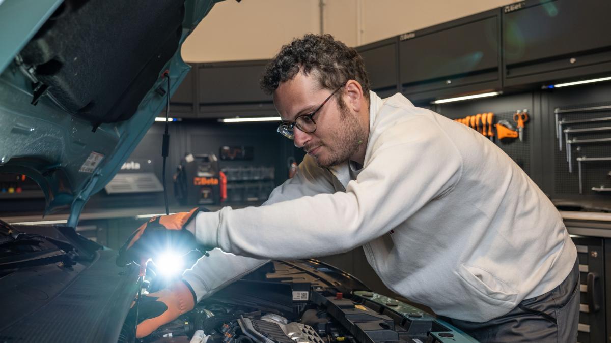 Fiat 600 Hybrid: come sostituire il filtro dell’aria in pochi semplici passi Fiat 600 Hybrid: come sostituire il filtro dell’aria in pochi semplici passi