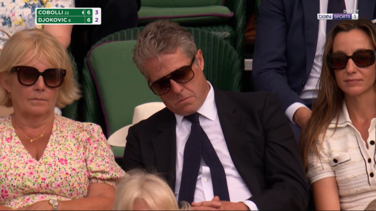 Incredibile, Hugh Grant si addormenta sul Centrale durante il tie break tra Cobolli e Djokovic Incredibile, Hugh Grant si addormenta sul Centrale durante il tie break tra Cobolli e Djokovic
