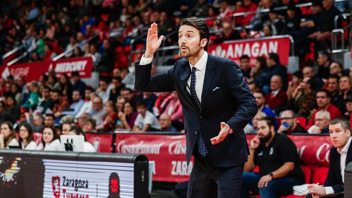 "Insegnavo latino e greco, ora alleno in Eurolega a Parigi. E porto sul parquet il Milan di Sacchi"