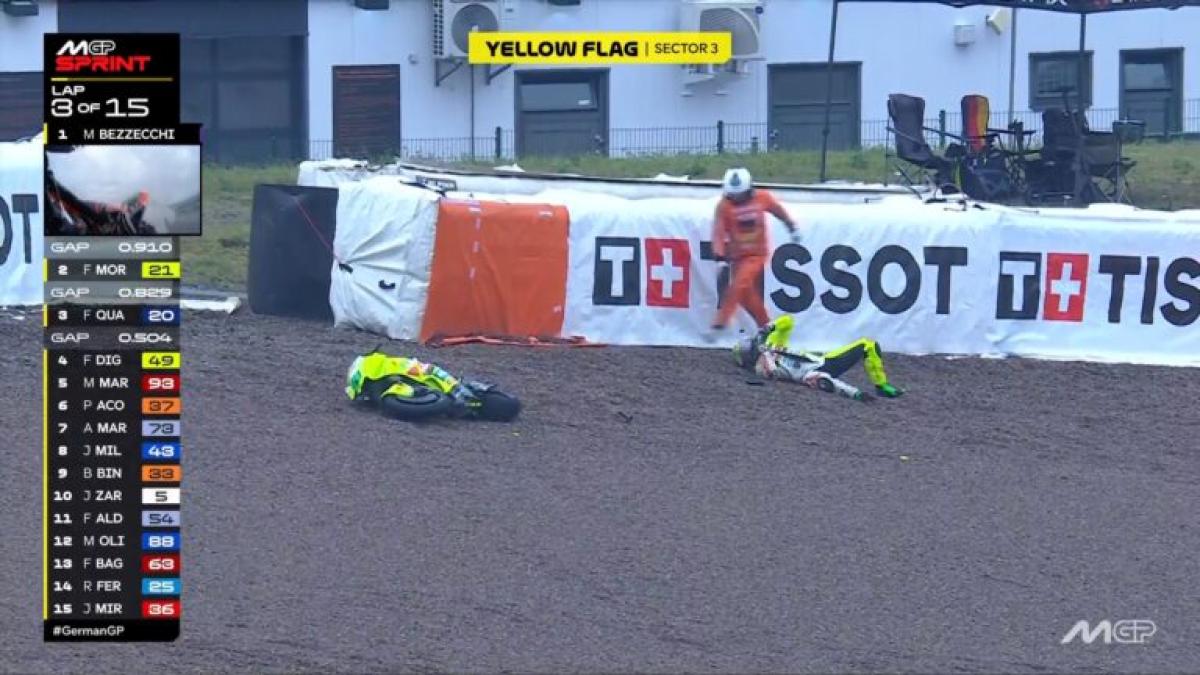 Ansia Morbidelli: cade al Sachsenring e rotola nella ghiaia. Portato al centro medico Ansia Morbidelli: cade al Sachsenring e rotola nella ghiaia. Portato al centro medico