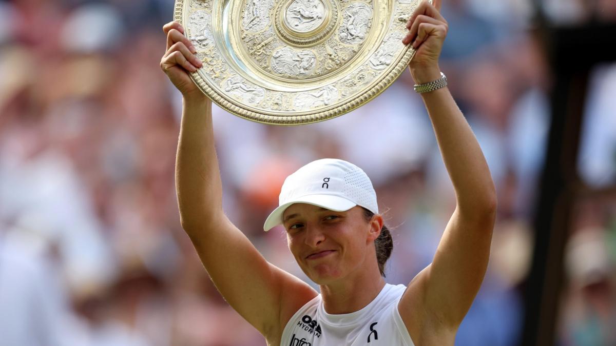 Uragano Swiatek! Spazza via Anisimova 6 0 6 0, è lei la regina di Wimbledon Uragano Swiatek! Spazza via Anisimova 6 0 6 0, è lei la regina di Wimbledon