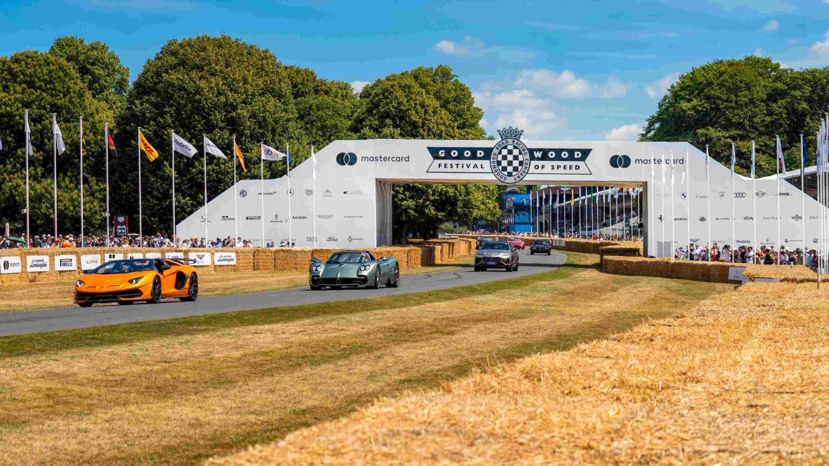 Pirelli, 10.000 Cv in parata a Goodwood per i 40 anni di P Zero Pirelli, 10.000 Cv in parata a Goodwood per i 40 anni di P Zero