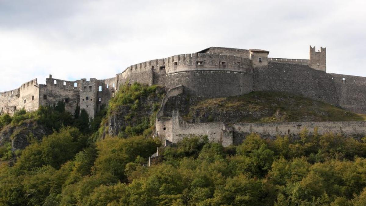 to the tower l evento a castel beseno che unisce basket cultura e territorio