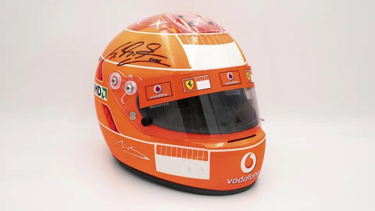 F1, la tuta di Schumacher e le scarpe di Leclerc all F1, la tuta di Schumacher e le scarpe di Leclerc all