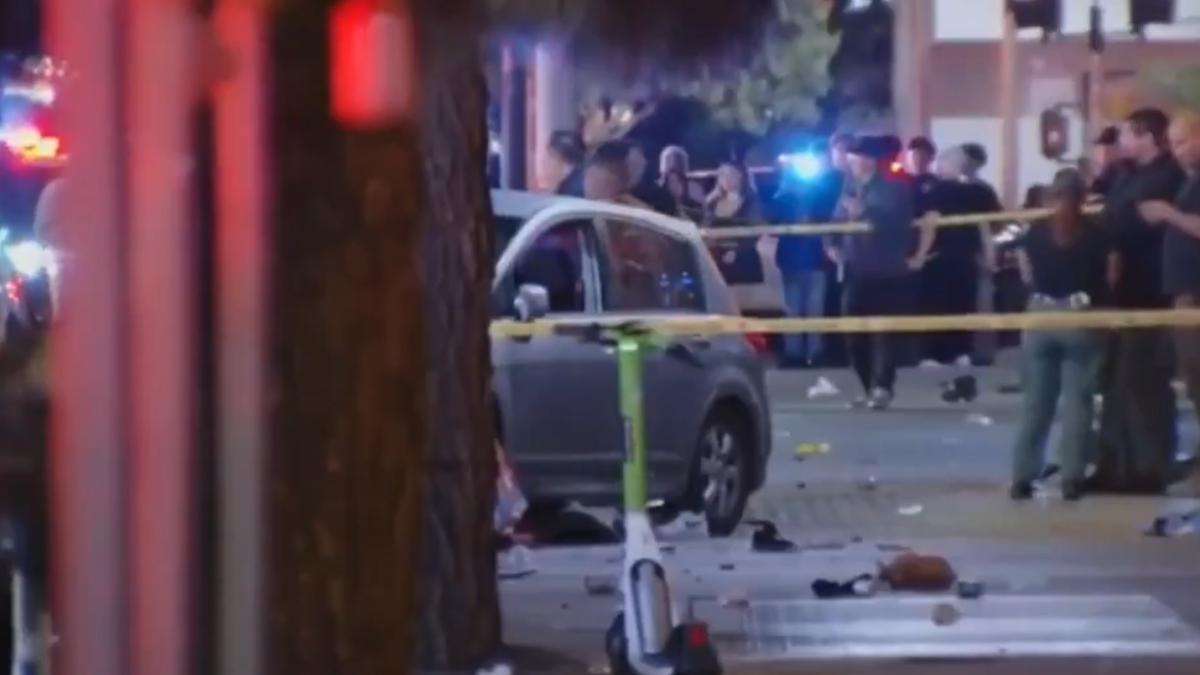 Auto sulla folla a Los Angeles, decine di feriti Auto sulla folla a Los Angeles, decine di feriti