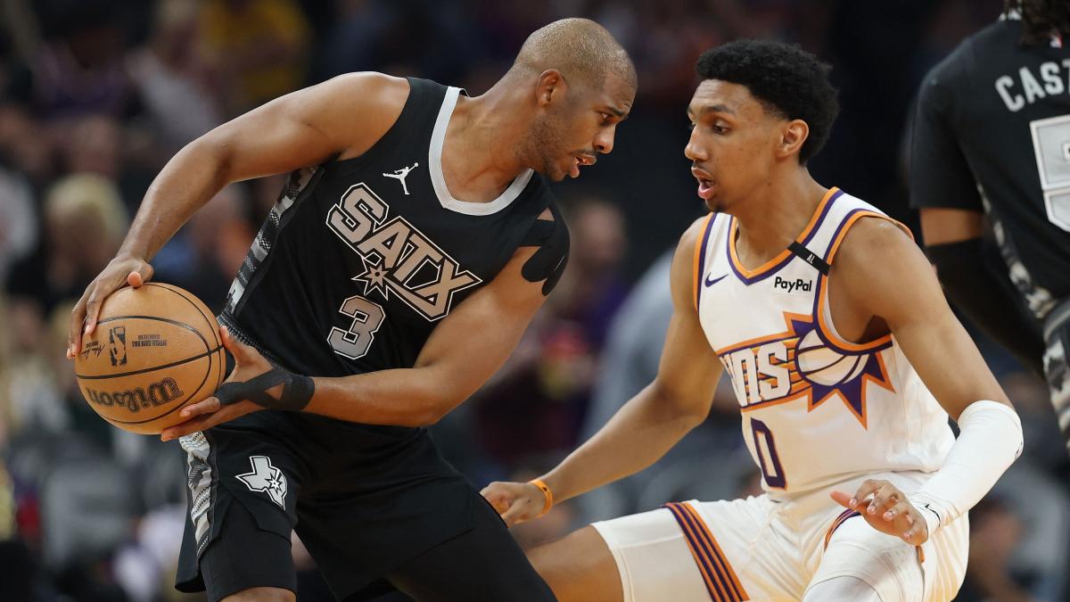 Paul sceglie la famiglia e torna ai Clippers: a 40 anni chiuderà la carriera a Los Angeles Paul sceglie la famiglia e torna ai Clippers: a 40 anni chiuderà la carriera a Los Angeles