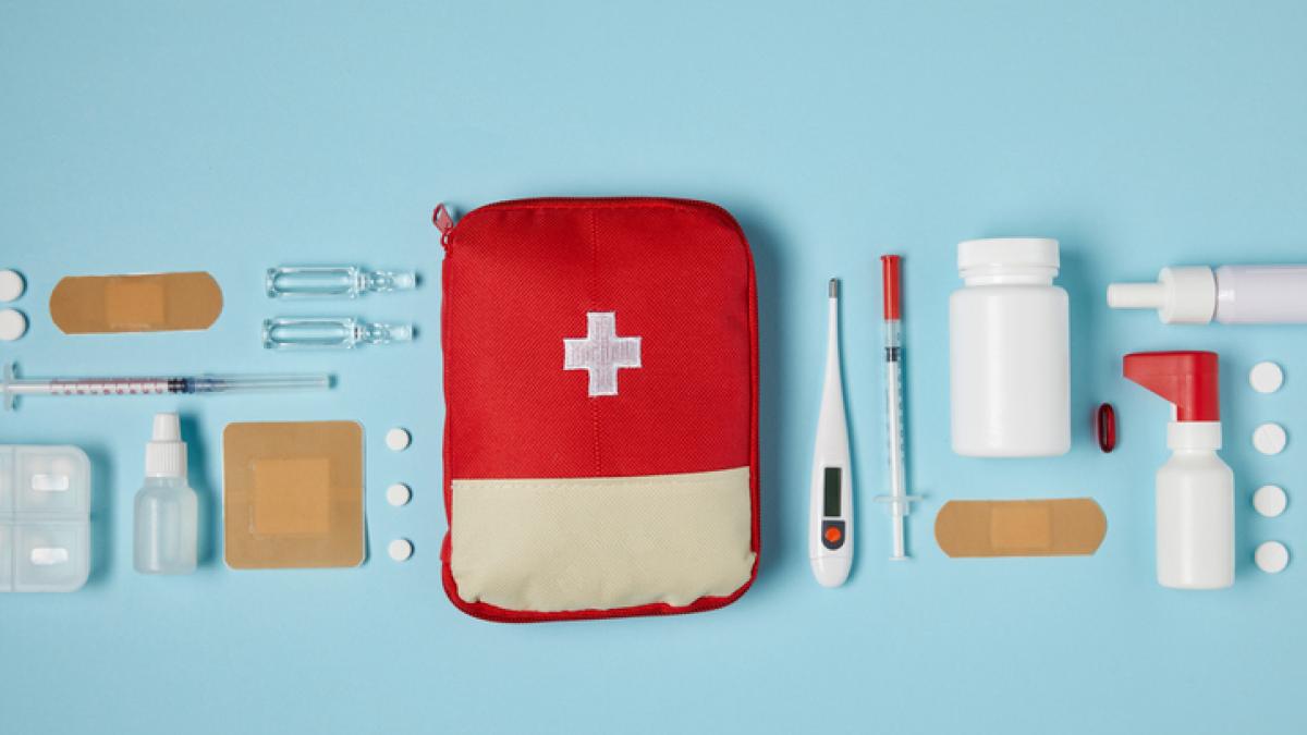 come preparare il kit di primo soccorso da viaggio