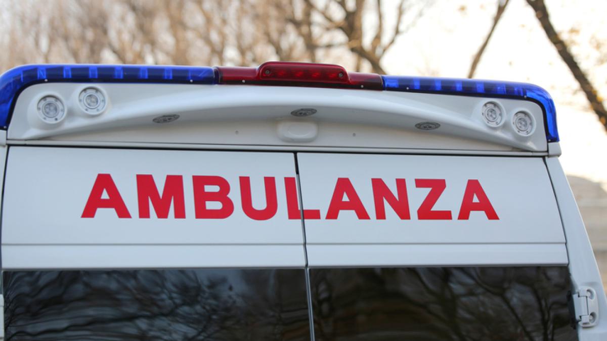 camion investe ciclista morta una donna di 72 anni in provincia di bergamo