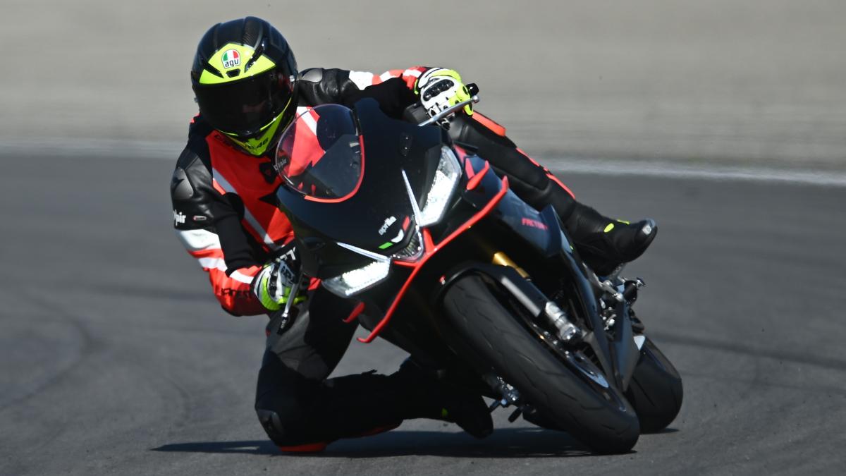 aprilia rs 660 factory 2025 in pista 105 cavalli possono bastare