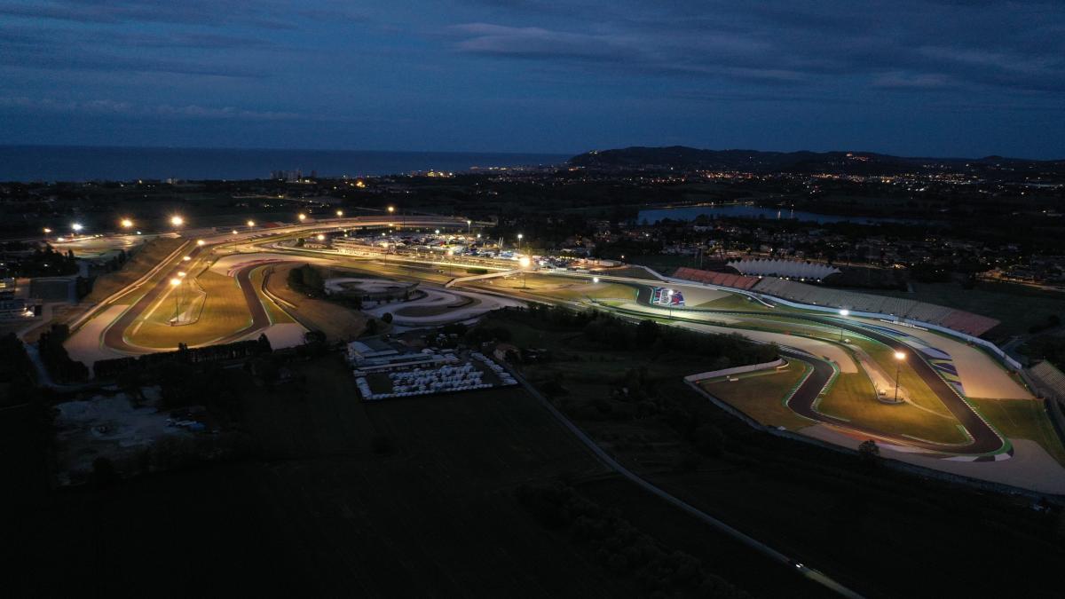 misano si accende la racing night del civ 2025 illumina la notte