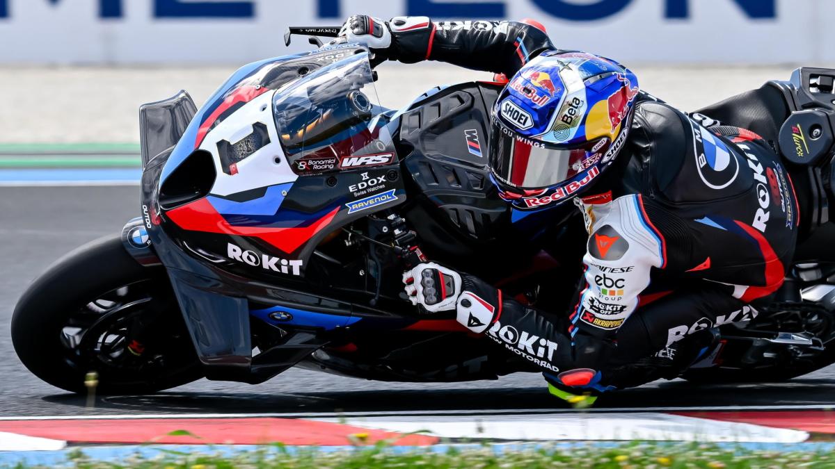 Razgatlioglu domina la Sbk in Ungheria: per Bulega il Mondiale si allontana Razgatlioglu domina la Sbk in Ungheria: per Bulega il Mondiale si allontana