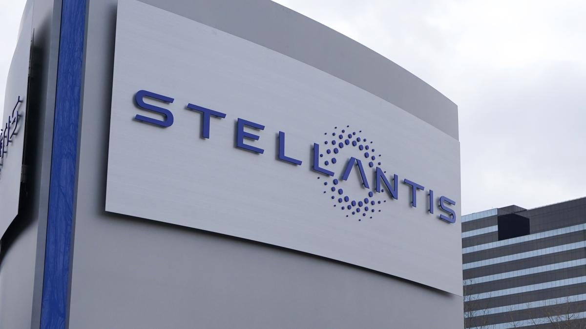 stellantis perde 23 miliardi nel primo semestre avanti con c3 e grande panda