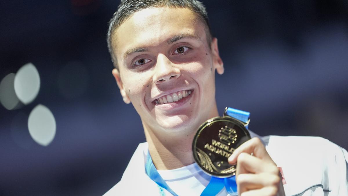 A Singapore brillano le stelle: Popovici, Ledecky e McIntosh danno spettacolo