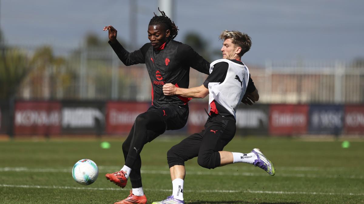 Leao, un calcio al passato: "Con Allegri è cambiato tutto, ora il Milan è una squadra"