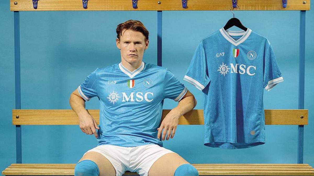 La prima del Napoli, la "Away" del Genoa, la "Third" gialla del Milan: le maglie della Serie A 2025/26 La prima del Napoli, la "Away" del Genoa, la "Third" gialla del Milan: le maglie della Serie A 2025/26