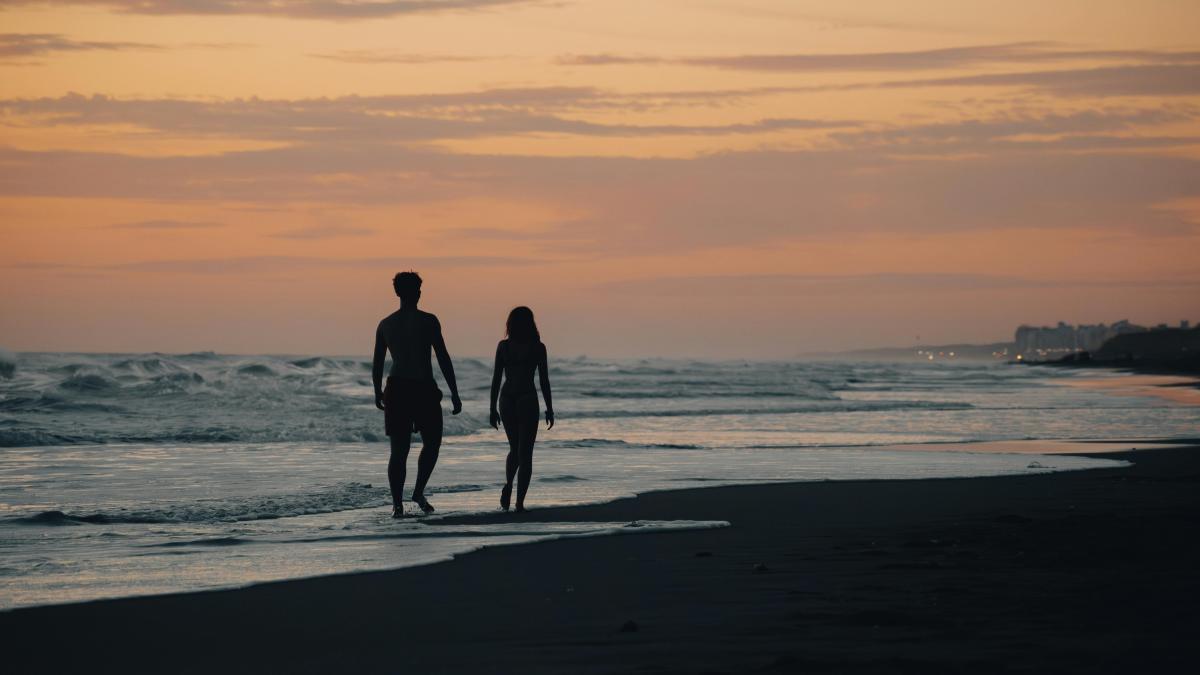 Camminare al mare fa bene alla salute, ma con qualche accortezza
