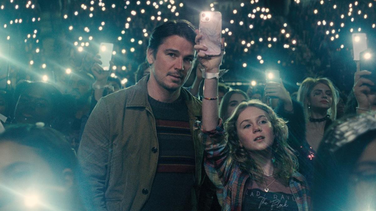 trap in prima visione su sky il thriller psicologico di m night shyamalan