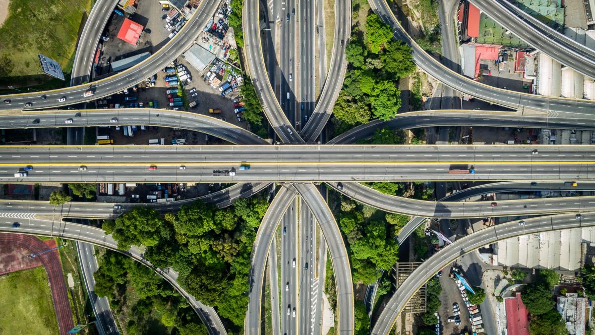 Strade da record: le più lunghe, alte, trafficate, con più corsie Strade da record: le più lunghe, alte, trafficate, con più corsie