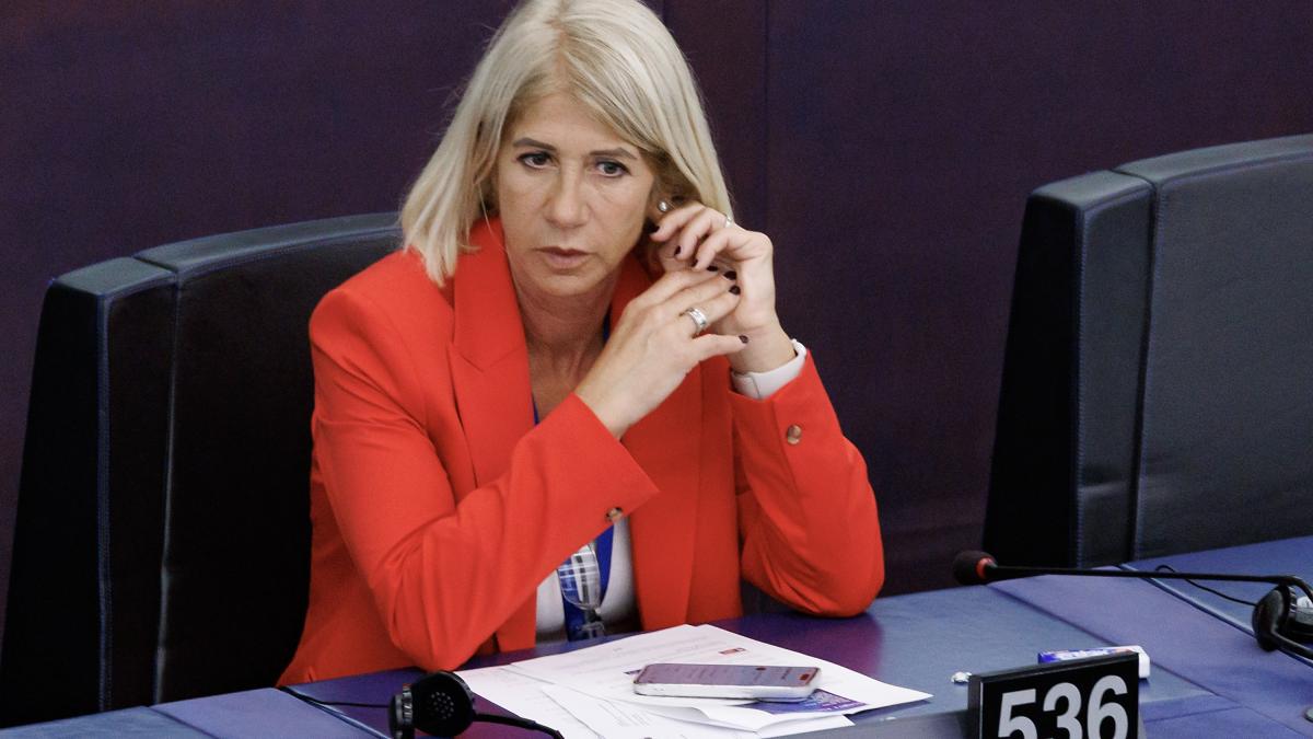 Morace: "Provo a fare gol coi miei voti a Bruxelles. Ma il calcio non sta bene, rischio Mondiale"