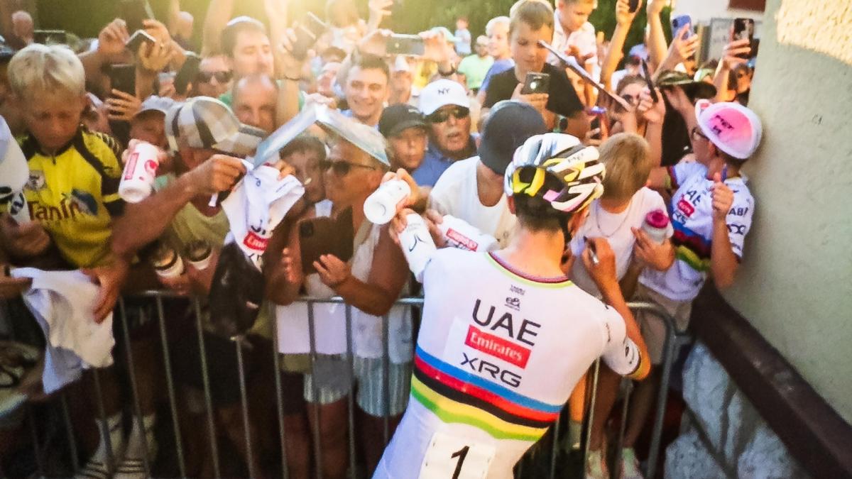 Komenda, che festa al criterium di Pogacar!