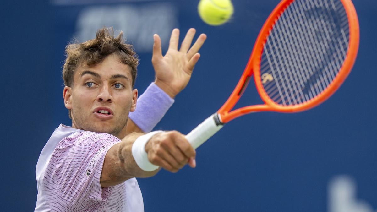 Cincinnati, a Cobolli va tutto storto: ko con il qualificato Atmane. Sonego avanti Cincinnati, a Cobolli va tutto storto: ko con il qualificato Atmane. Sonego avanti