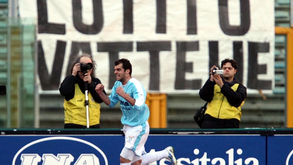 Cappuccetto rosso, il Lupo Cattivo e quel "Bas....o" urlato alla tribuna