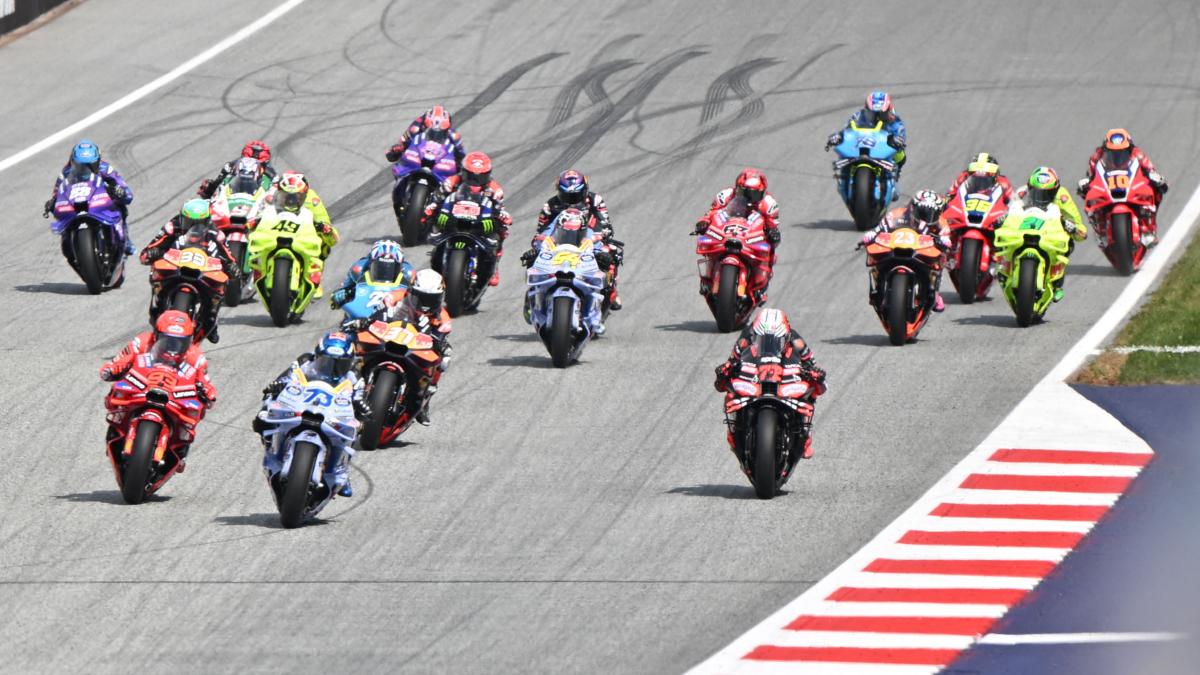 Marc Marquez vince la Sprint in Austria. Bagnaia, calvario e lacrime: pattina al via, poi si ritira