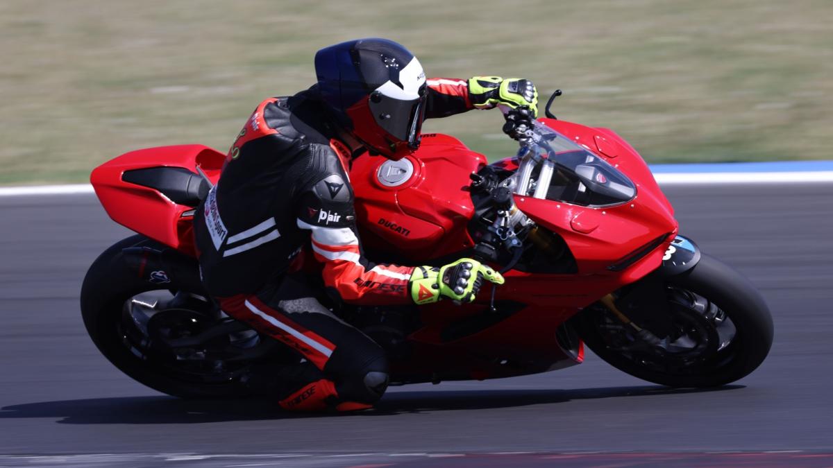 a misano con la ducati panigale v2 s meno peso pi249 guidabilit224