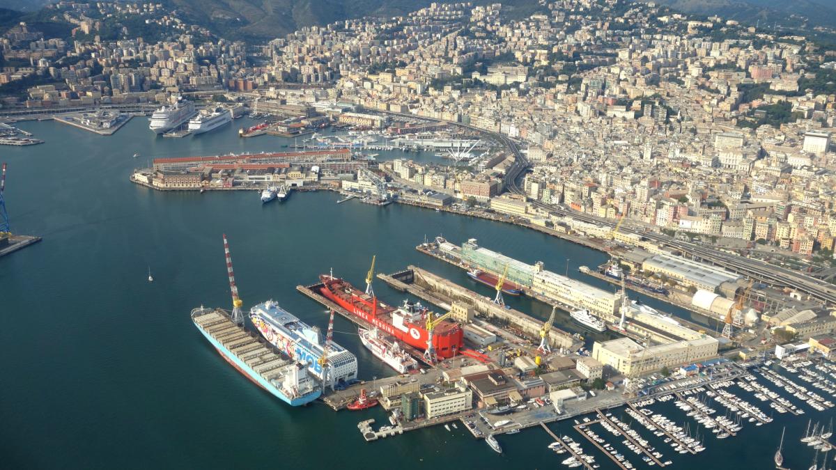 Porti da record: il più trafficato, il più esteso, il più antico Porti da record: il più trafficato, il più esteso, il più antico