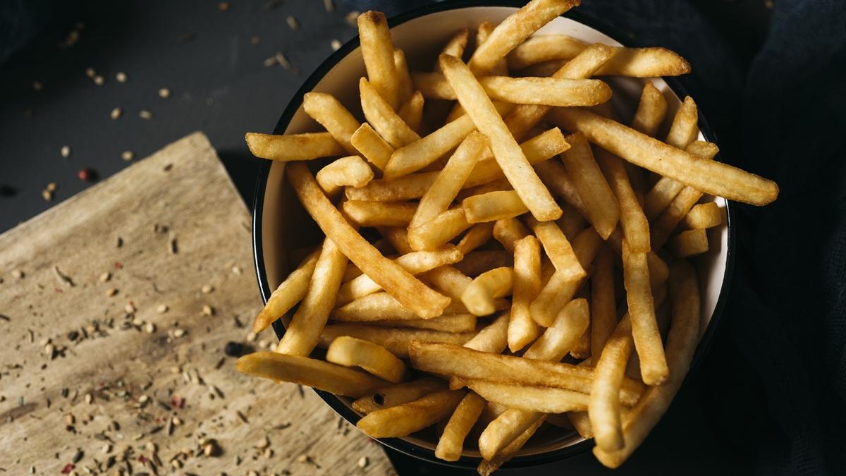 Patatine fritte: tutto quello che devi sapere per mangiarle senza sensi di colpa Patatine fritte: tutto quello che devi sapere per mangiarle senza sensi di colpa