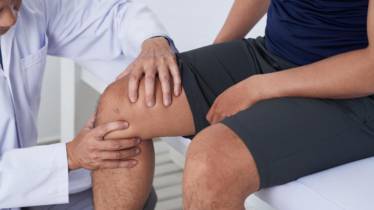 Dolore al ginocchio? Forse cammini male... Ecco come dovresti fare