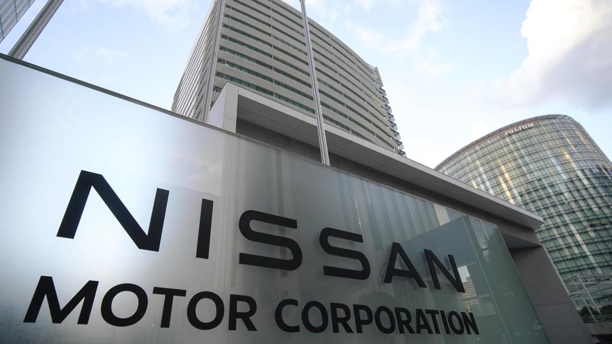 Il fondo pensione di Mercedes cede le quote Nissan: il titolo crolla alla Borsa di Tokyo