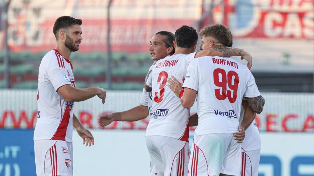 Serie B, prima vittoria per il Mantova. La Juve Stabia blocca il Venezia Serie B, prima vittoria per il Mantova. La Juve Stabia blocca il Venezia