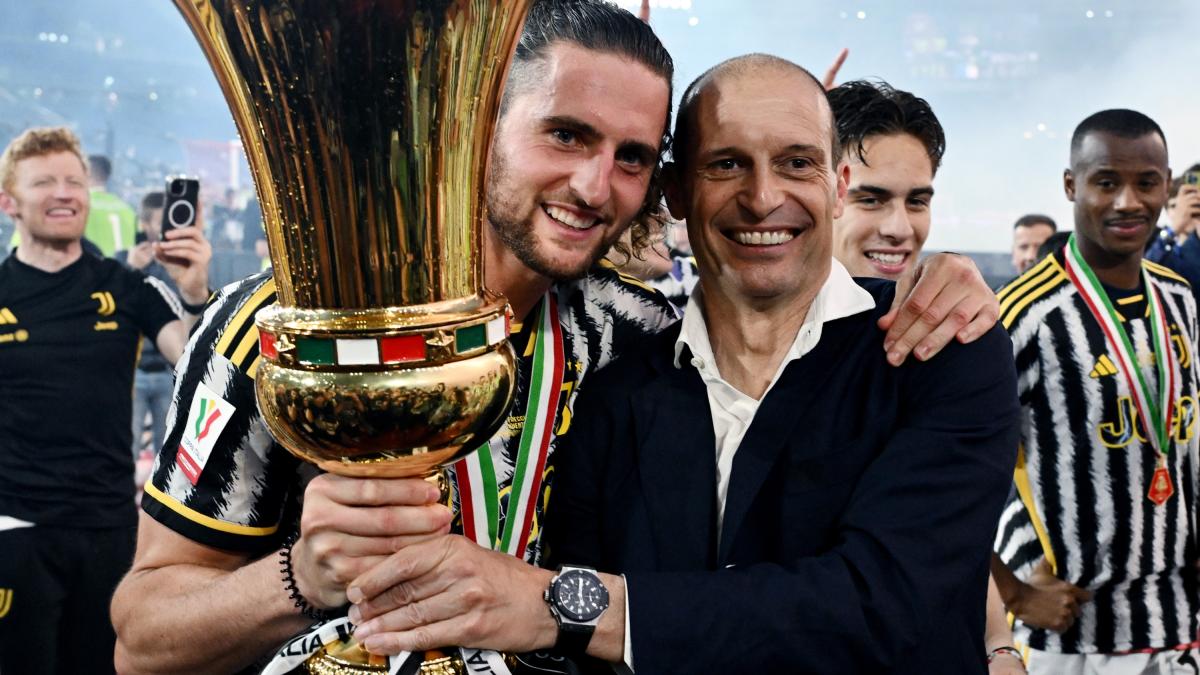 Accelerata: Rabiot molto vicino al Milan. Offerta al Marsiglia, si lavora sul contratto, ore cruciali Accelerata: Rabiot molto vicino al Milan. Offerta al Marsiglia, si lavora sul contratto, ore cruciali