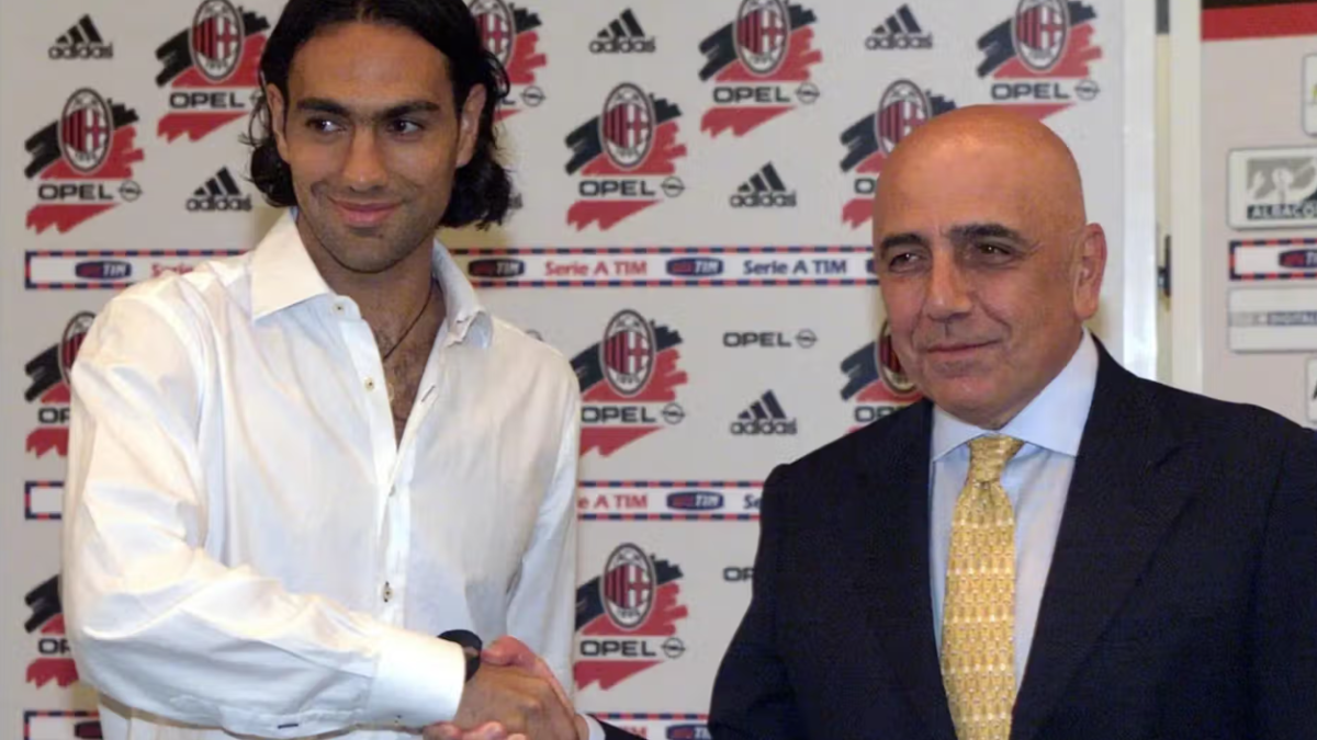 Il trucco di Galliani, il volo del contratto di Milito e... Il mercato deciso al fotofinish Il trucco di Galliani, il volo del contratto di Milito e... Il mercato deciso al fotofinish