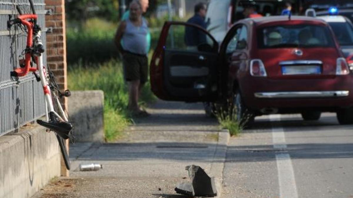Diciottenne travolge e uccide un ciclista: era alla guida senza patente Diciottenne travolge e uccide un ciclista: era alla guida senza patente