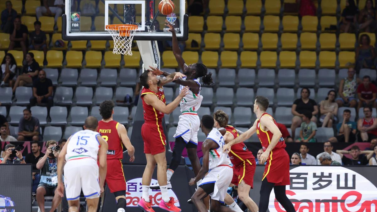 Italia, inizio choc e rimonta contro la Spagna. Diouf decisivo, Azzurri già qualificati Italia, inizio choc e rimonta contro la Spagna. Diouf decisivo, Azzurri già qualificati