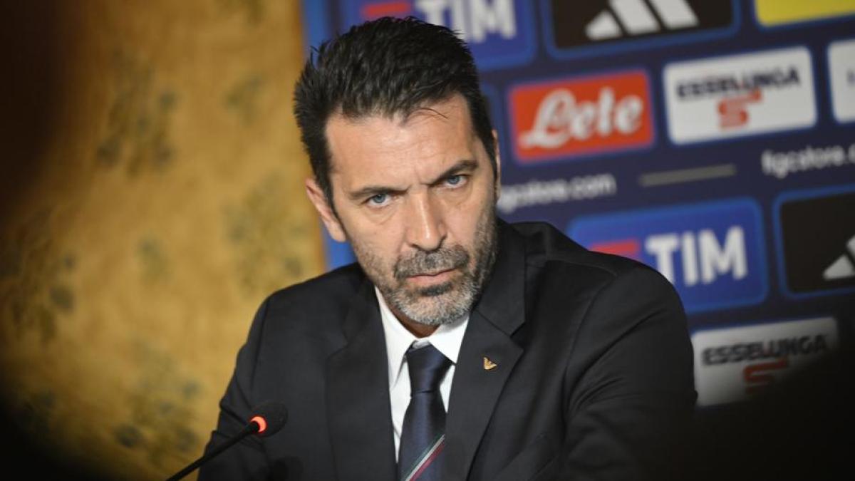Buffon al ragazzino picchiato di Collegno: "Caro collega, se puoi perdona. Ma basta con la barbarie" Buffon al ragazzino picchiato di Collegno: "Caro collega, se puoi perdona. Ma basta con la barbarie"