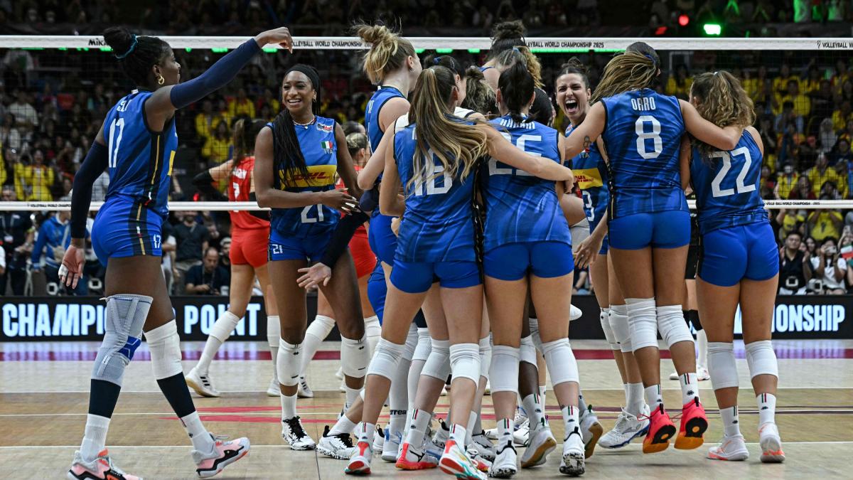 Italia da sogno! Le azzurre di Velasco sul tetto del mondo dopo 23 anni Italia da sogno! Le azzurre di Velasco sul tetto del mondo dopo 23 anni