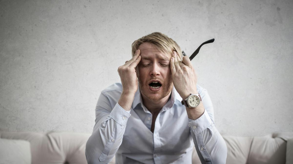 Quando il mal di testa è emicrania: guida per riconoscerli