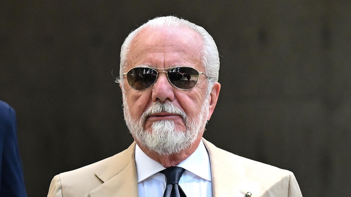napoli proposta laurea ad honorem per de laurentiis ma non tutti sono d accordo