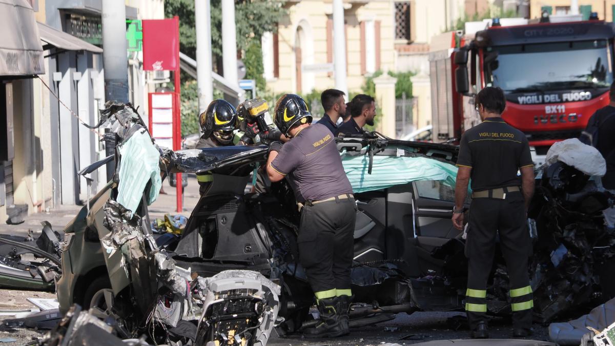 auto rubata si schianta dopo un inseguimento con la polizia morto un 18enne